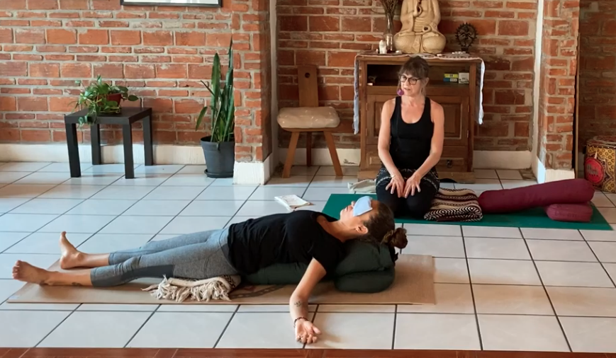 1hr Pure Restorative Yoga (English)