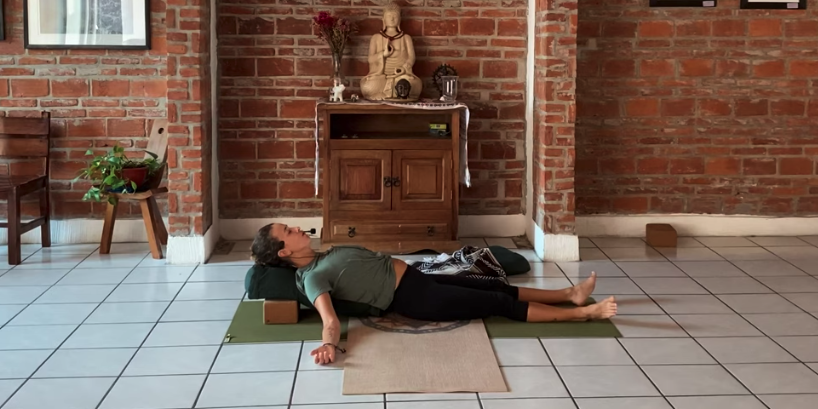 30min Restorative Yoga for the Lower Back (English)