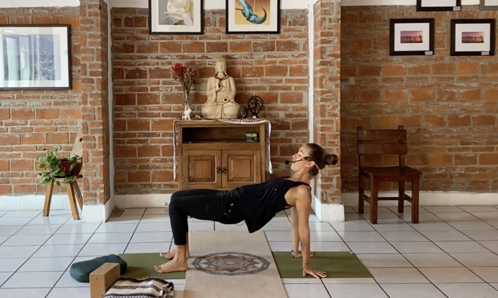 1hr Hatha Yoga Intermediate (English)