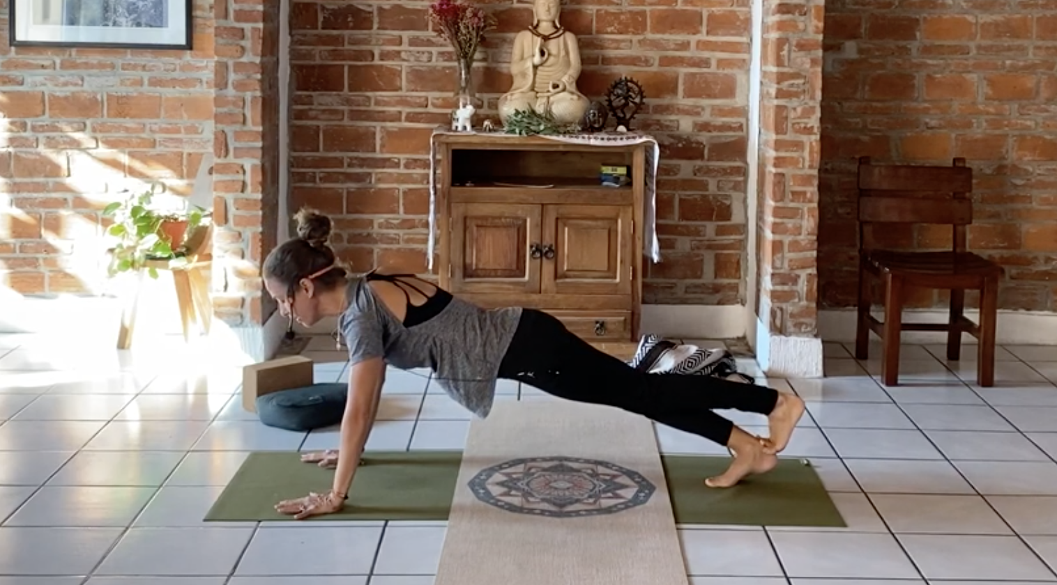 50min Hatha Flow -Triconasanas all levels (Bilingual)