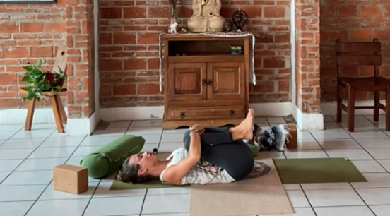 1hr Yin Yoga – secuencia en el suelo (Español)