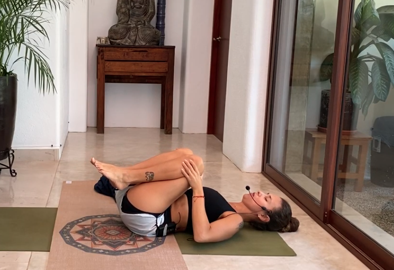 30min Pilates on your back – All Levels (English)