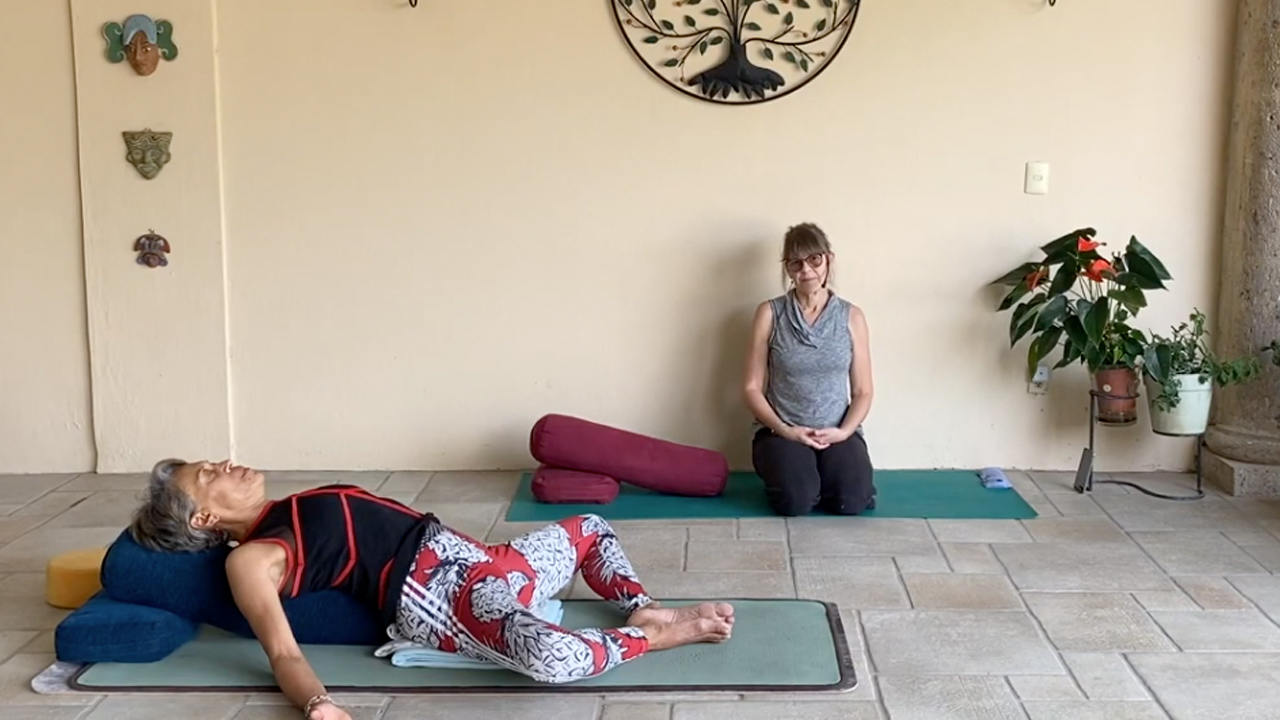 55min Pure Restorative Yoga (English)