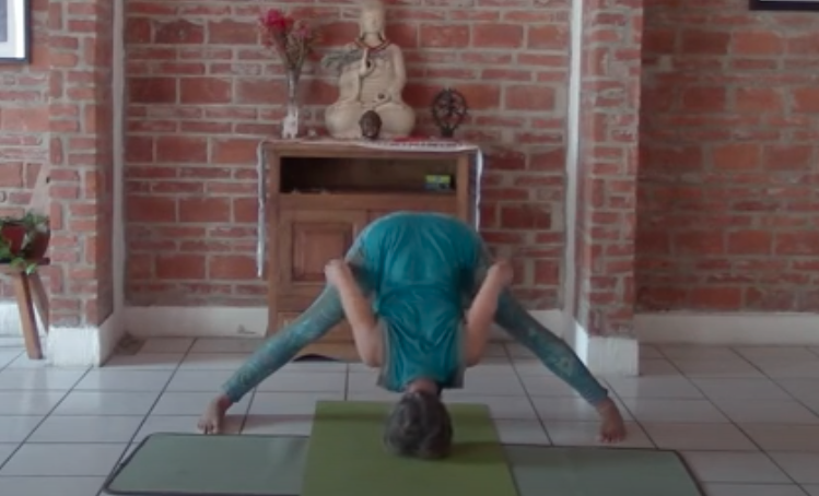 50min Hatha Yoga Flow – Intermediate (English)