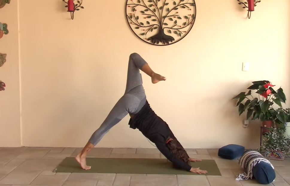 30min Hatha Yoga – all levels – (Bilingual)