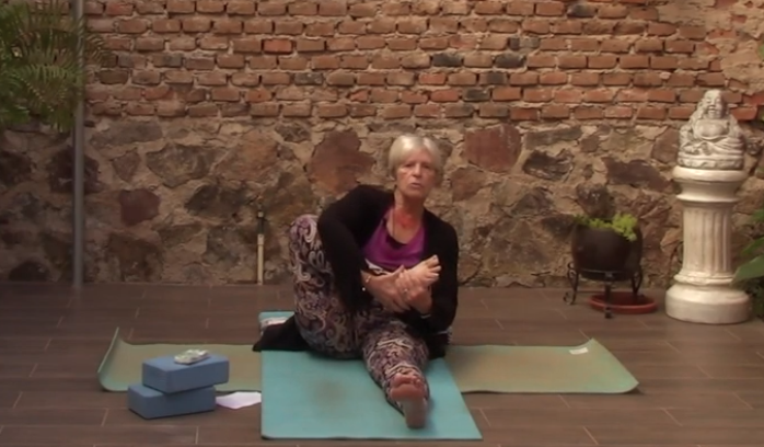 50min Therapeutic Yoga with a Focus on Knees and Feet