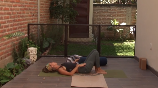 50min Gentle Yoga to Relax your Back